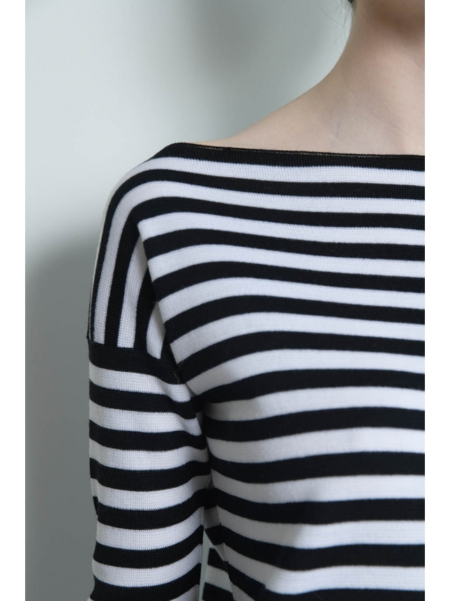 Black and white stripes knit sweater 